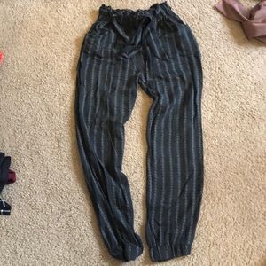 AE paper bag waist joggers